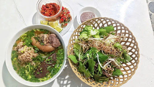 Bún riêu cô Dung