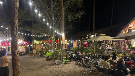 Phố đêm Măng Đen