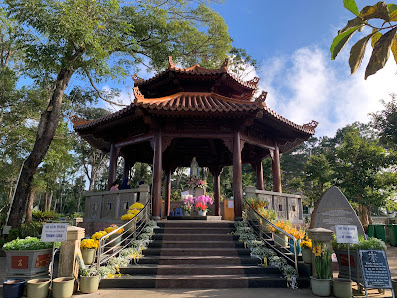 Tượng Đức Mẹ / Nhà thờ Măng Đen